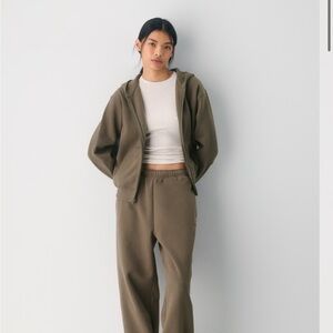 Tna Aritzia hoodie perfect evergreen color